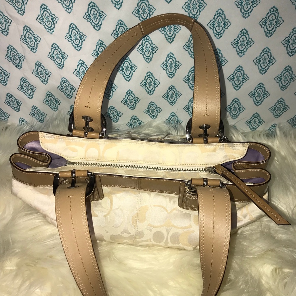 Coach Handbag - Picture 4 of 7